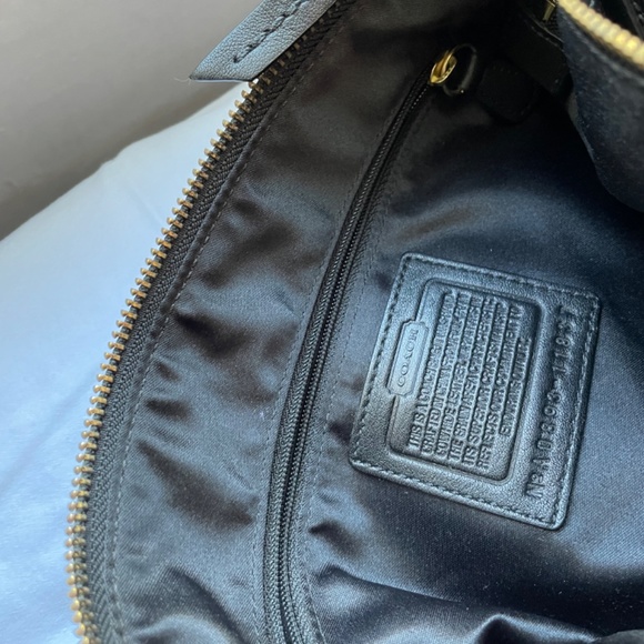 Coach hand bag - Picture 3 of 3